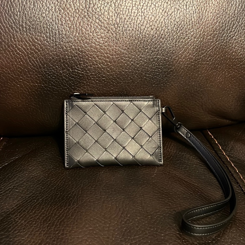 Bottega Veneta unisex  Intrecciato embossed Leather wristlet pouch wallet NEW - Picture 2 of 8